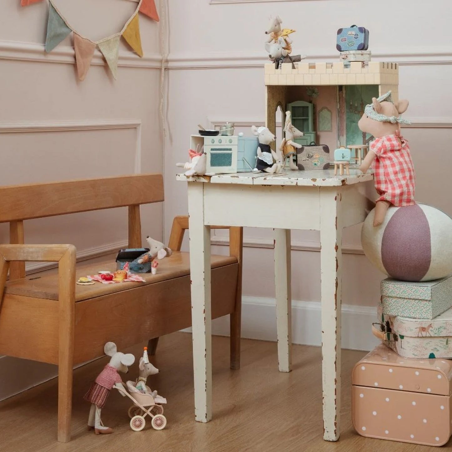 Maileg Castle Hall Mouse — Miniature Dollhouse Playset