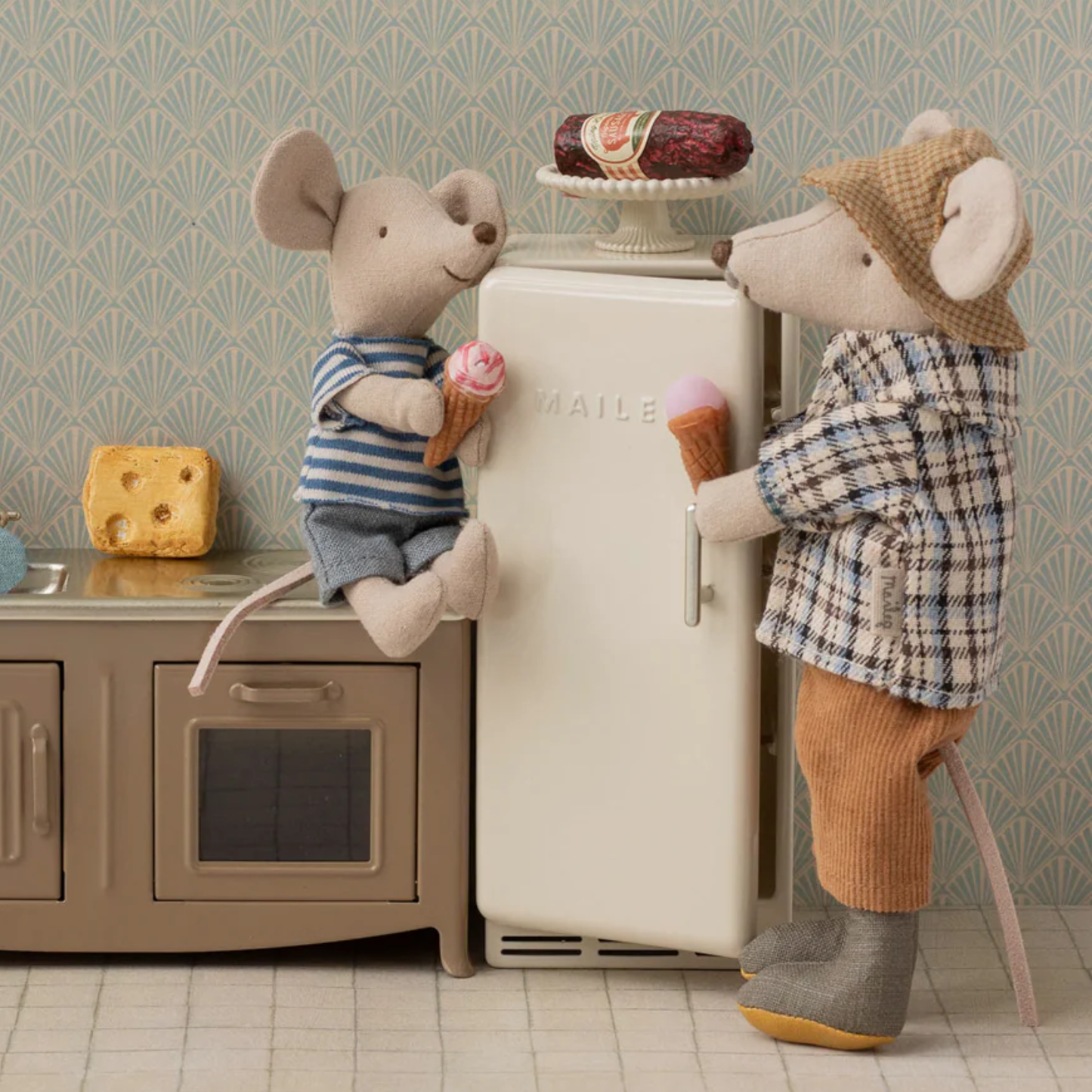 Maileg Mouse Fridge in Off White — Miniature Dollhouse Furniture