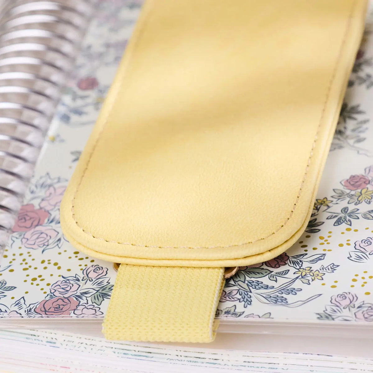 Adjustable Elastic Band Pen Holder - Butter