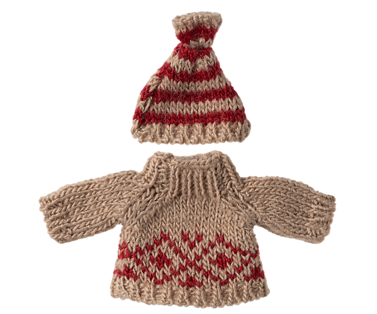 Knitted hat and sweater - mum mouse
