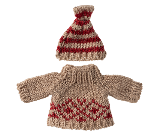 Knitted hat and sweater - mum mouse
