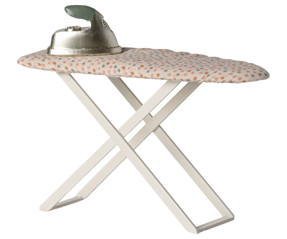 Iron and ironing board, mouse
