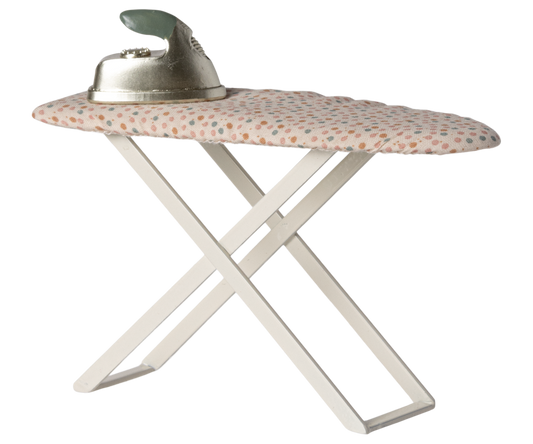 Iron and ironing board, mouse