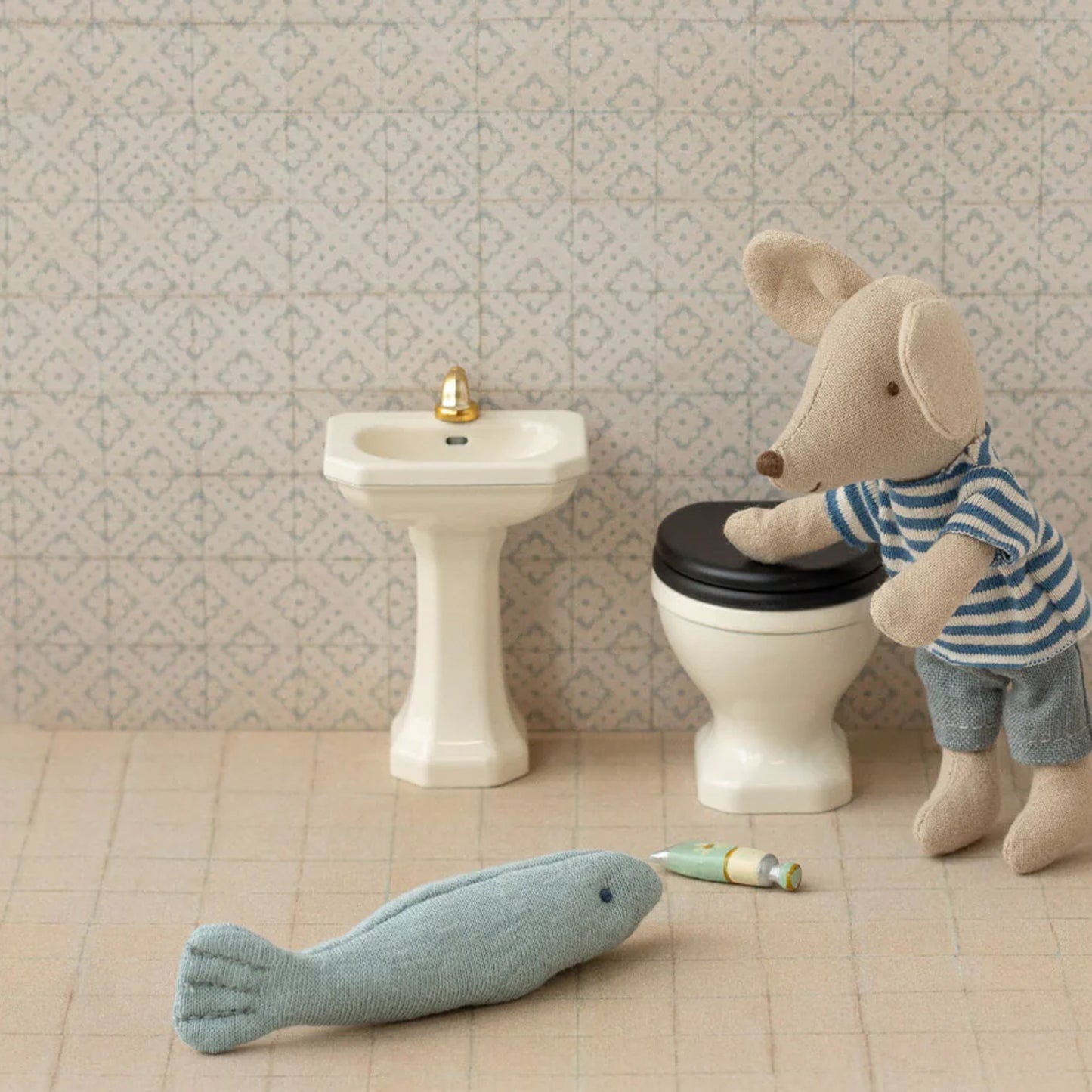 Maileg Bathroom Sink Mouse in Off White — Miniature Dollhouse Furniture