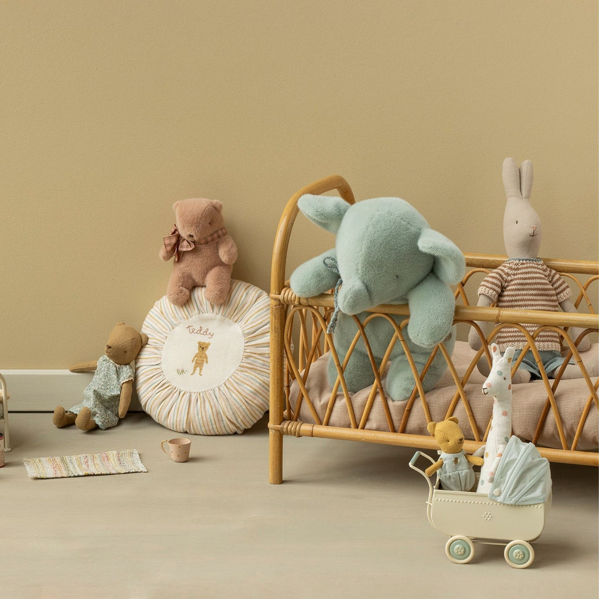 Maileg Elephant Plush, Medium | Soft Mint