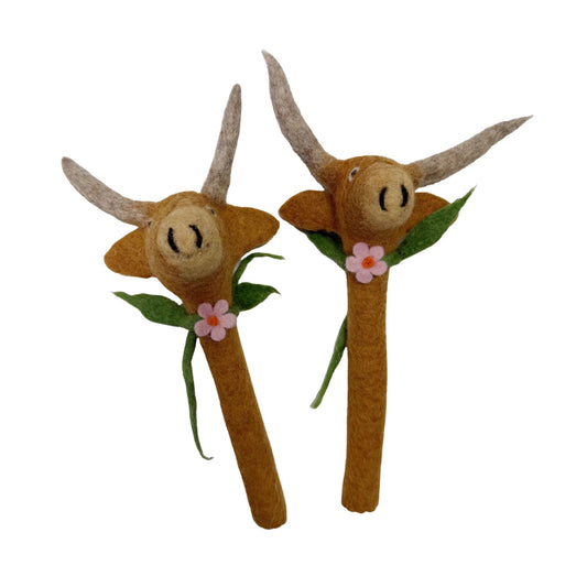 Winding Road Highland Cow Pencil Topper